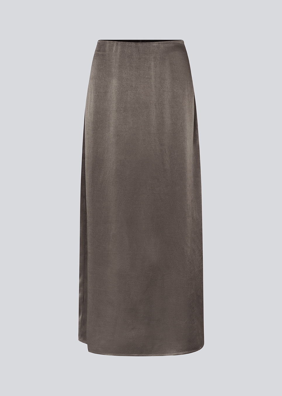 Elegant maxi nederdel i viskose satin i brun. KindleMD skirt har en slids bagpå og en usynlig lynlås i siden.