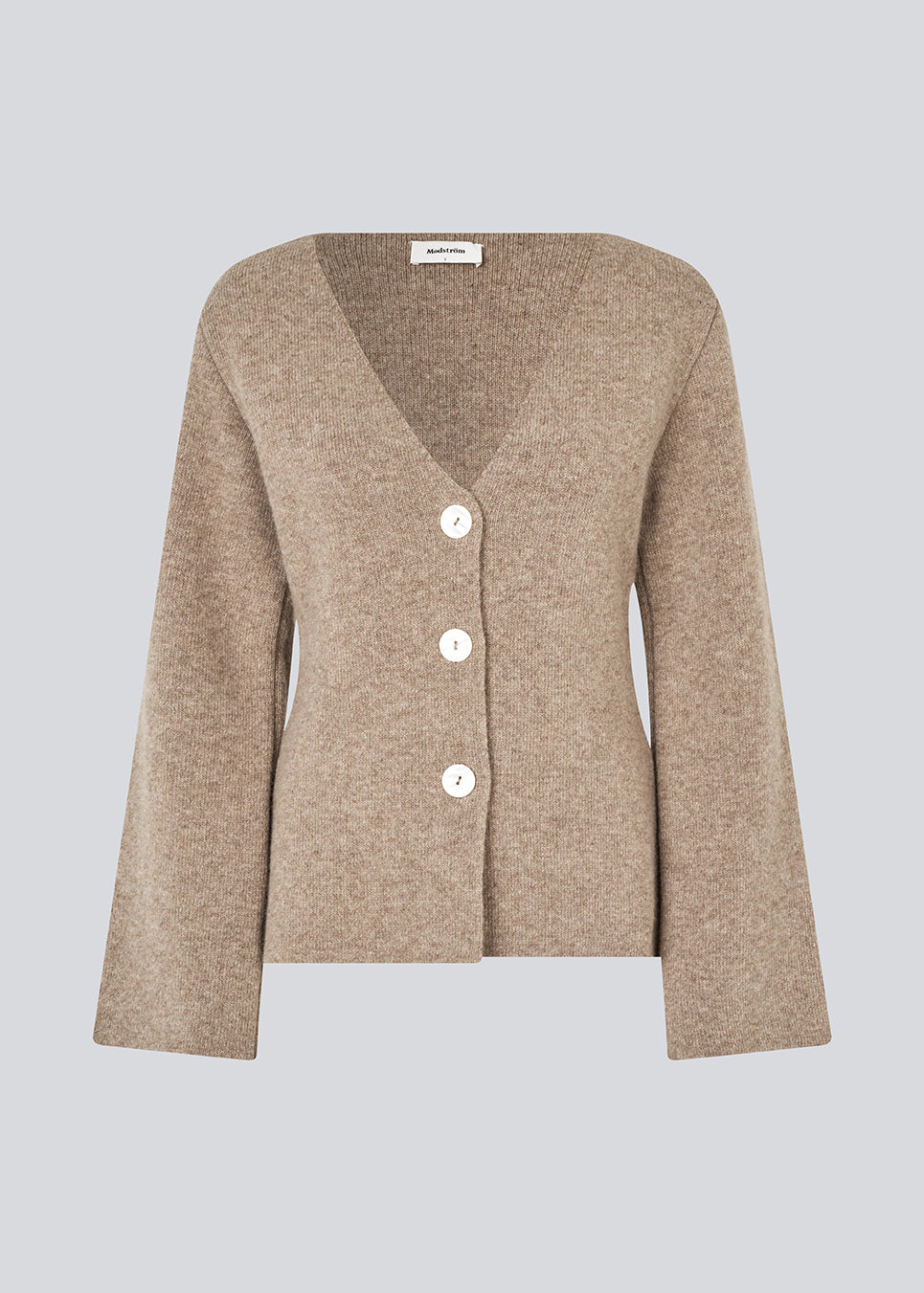 Glatstrikket cardigan med V-udskæring i 100% uld. KlaytonMD cardigan er figursyet, har lange brede ærme.
