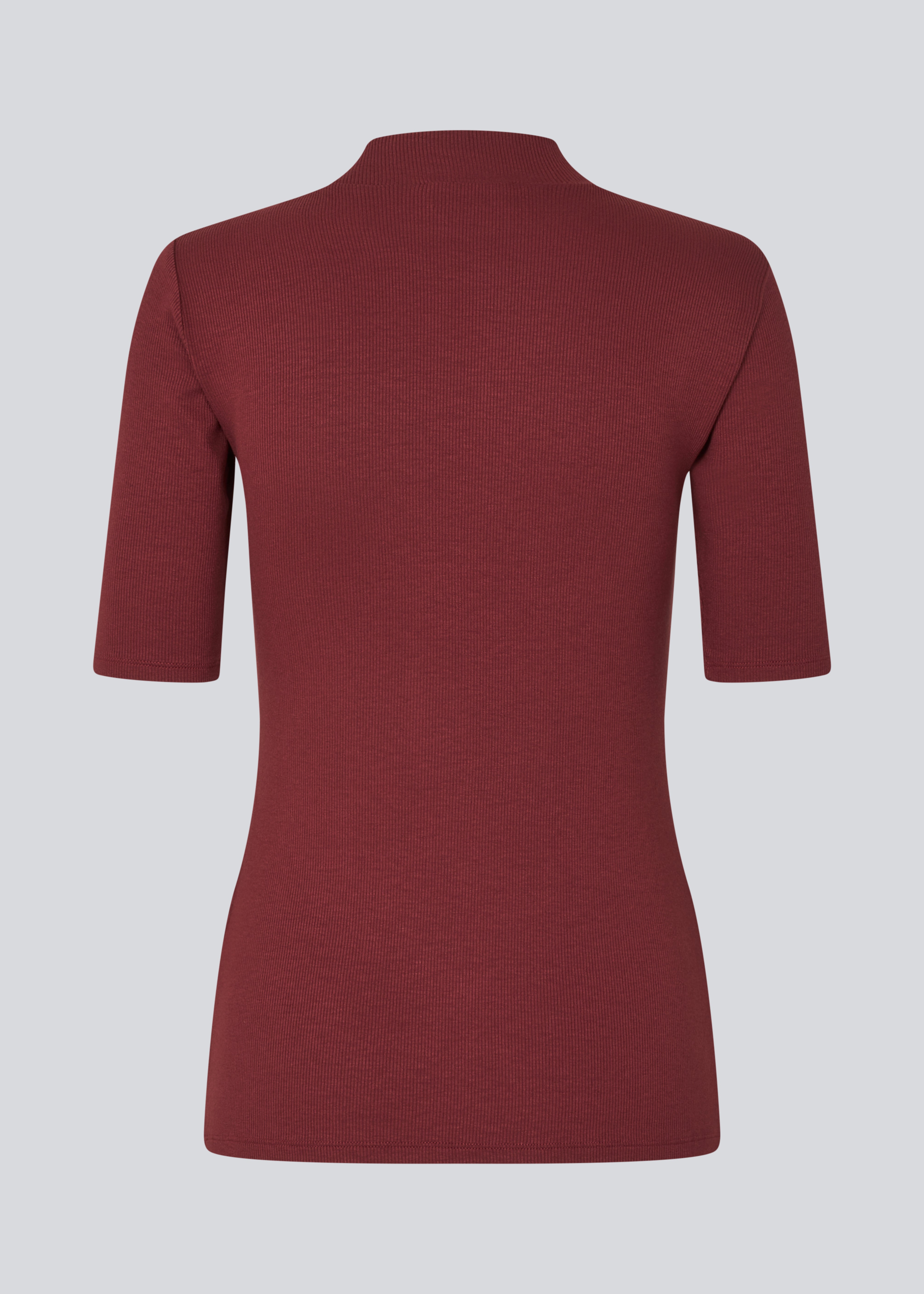 Kortærmet t-shirt med høj hals. Krown t-shirt er i rib kvalitet og er tætsiddende i pasformen.