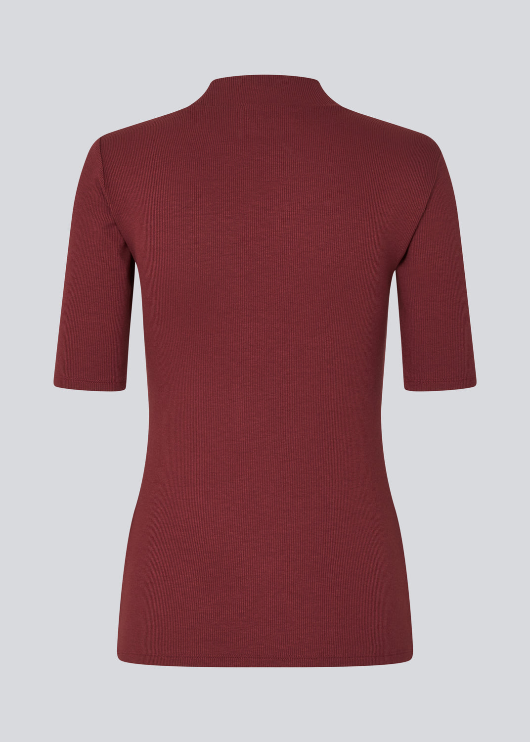 Kortærmet t-shirt med høj hals. Krown t-shirt er i rib kvalitet og er tætsiddende i pasformen.