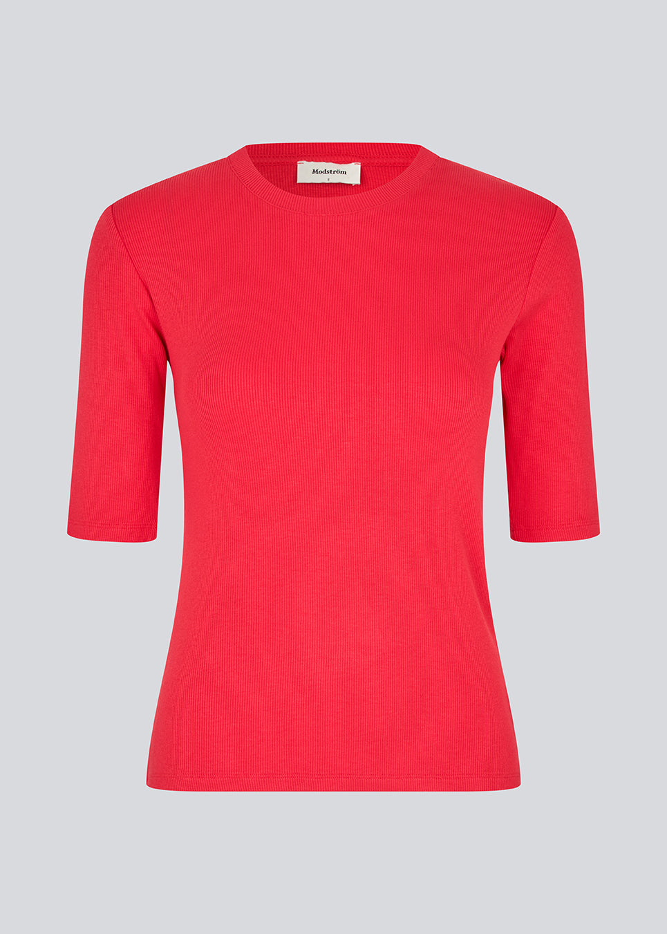 Kortærmet rød t-shirt i blød rib kvalitet. KrownMD o-neck t-shirt har en tætsiddende pasform og en rund hals. Modellen er 175 cm og har en størrelse S/36 på.

Materiale:
5% Elastan
95% LENZING™ ECOVERO™ Viscose