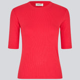 Kortærmet rød t-shirt i blød rib kvalitet. KrownMD o-neck t-shirt har en tætsiddende pasform og en rund hals. Modellen er 175 cm og har en størrelse S/36 på.

Materiale:
5% Elastan
95% LENZING™ ECOVERO™ Viscose