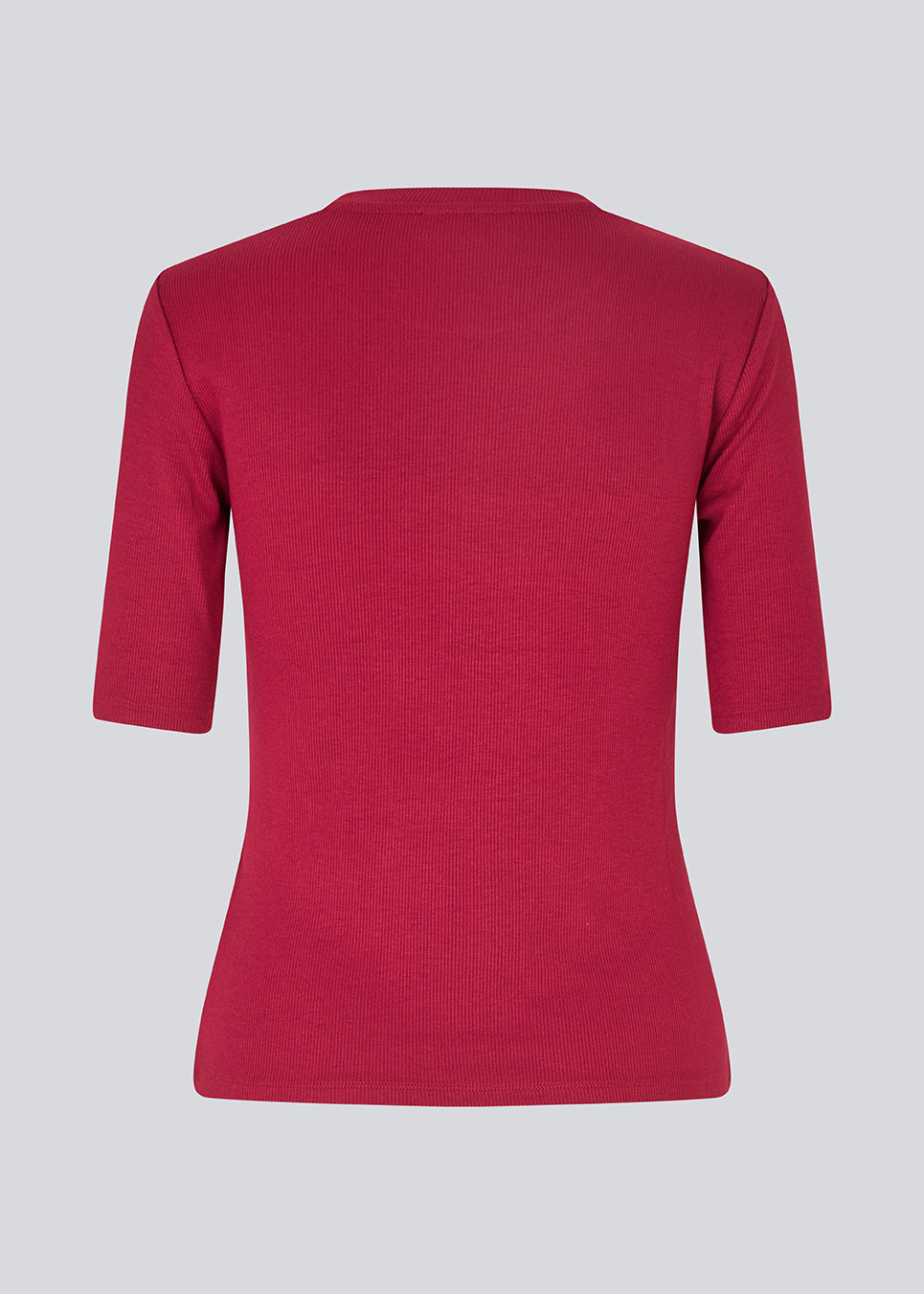 Kortærmet t-shirt i blød rib kvalitet. KrownMD o-neck t-shirt har en tætsiddende pasform og en rund hals. Modellen er 175 cm og har en størrelse S/36 på.