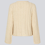 Løs uld strik i cremefarvet med brede ærmer. KurtisMD v-neck har en V-udskæring og rullede detaljer på ærmerne og halsudskæringen.