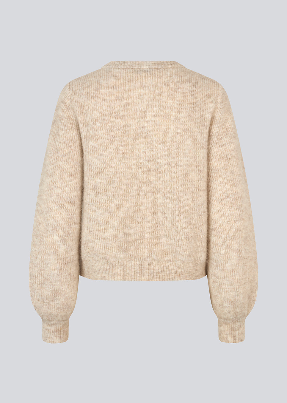 Blød beige cardigan i strik. LenniMD cardigan har en knappelukning fortil og løse ærmet med rib.