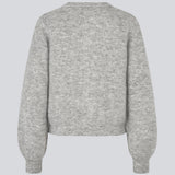 Blød grå cardigan i strik. LenniMD cardigan har en knappelukning fortil og løse ærmet med rib.
