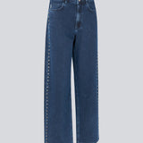 Klassiske jeans med brede ben og metal nitter på siden. LuccaMD jeans har gylp med lynlås, sidelommer og to baglommer.