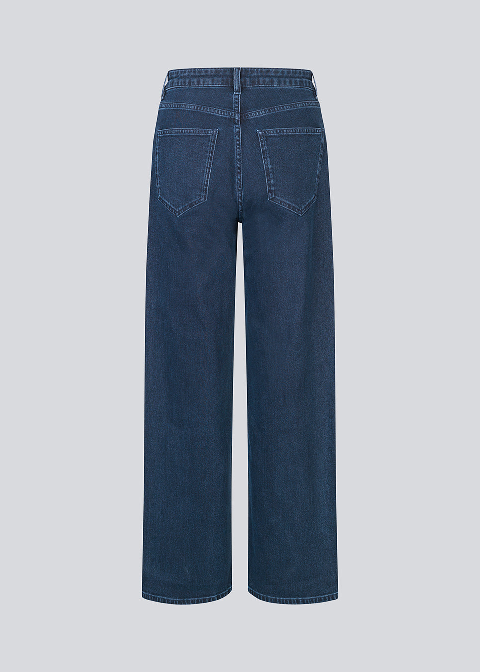 Klassiske jeans med brede ben og metal nitter på siden. LuccaMD jeans har gylp med lynlås, sidelommer og to baglommer.