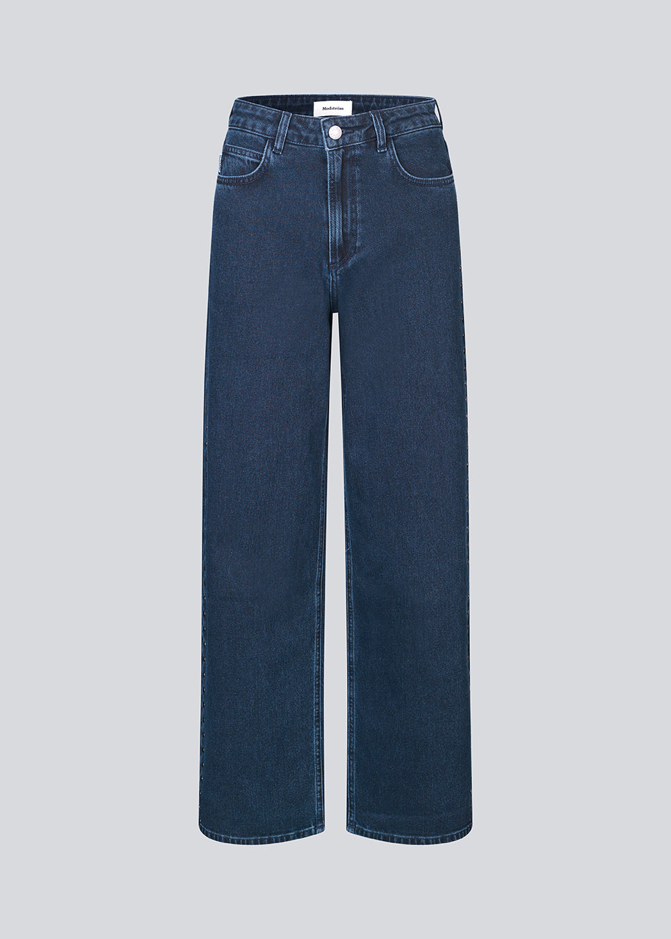 Klassiske jeans med brede ben og metal nitter på siden. LuccaMD jeans har gylp med lynlås, sidelommer og to baglommer.