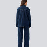 Klassisk skjort i denim med nitter detaljer. LuccaMD shirt har en klassisk skjortekrave, to forlommer og knappelukning.