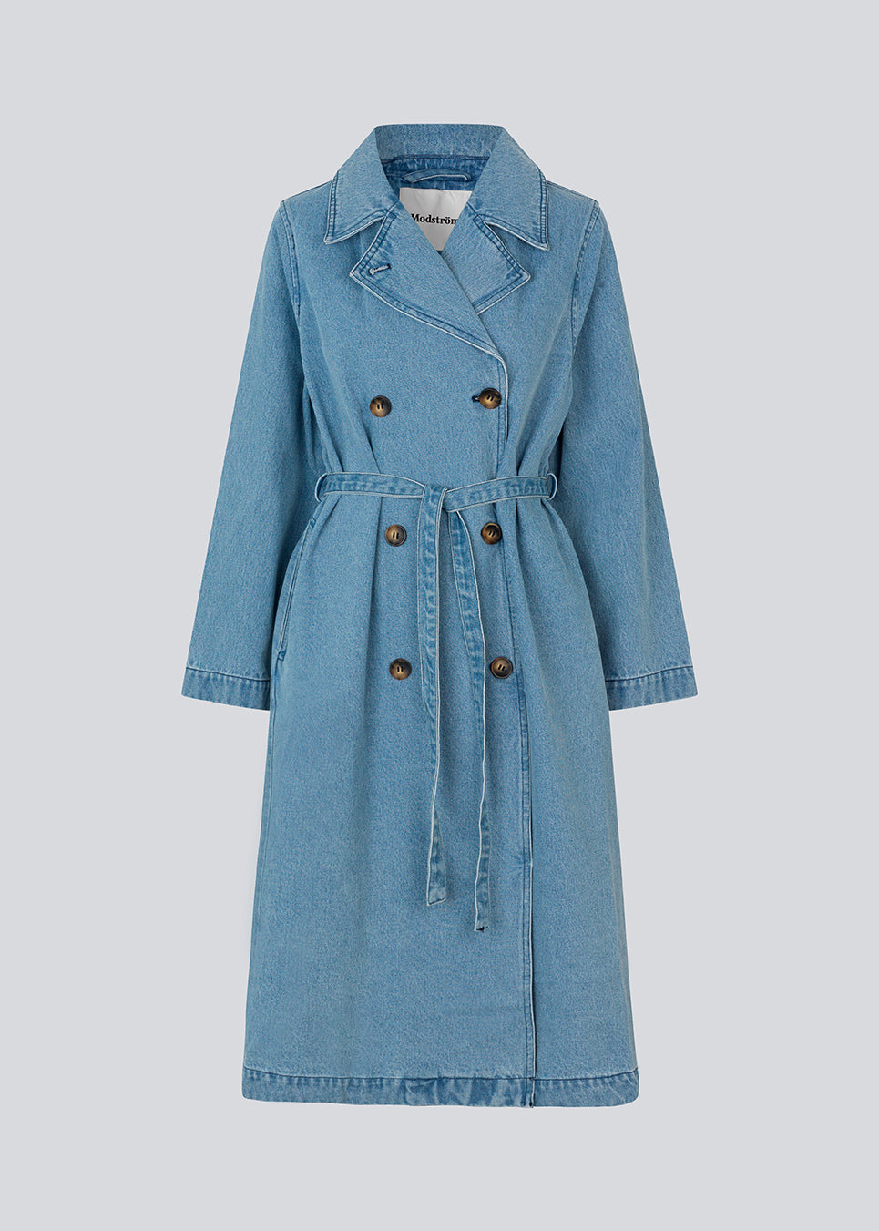 Oversized dobbeltradet trench coat i denim. MadelineMD denim jacket lav skuldersøm, lange brede ærmer og et bindebånd i taljen. 