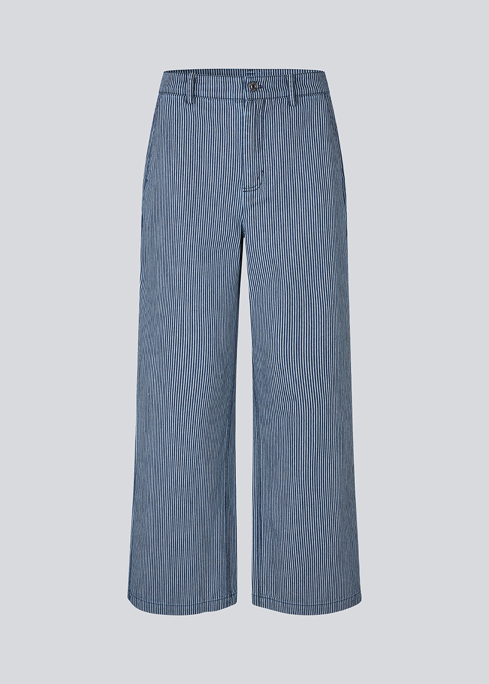 Løse bukser i bomuldsdenim med et abejds inspireret look. MagdalenaMD pants har en høj talje, sidelommer og brede ben.