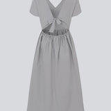 Lang kjole med korte ærmer og binde detalje. MalleMD long dress er figursyet og har et løst skørt samt en usynlig lynlås i siden.