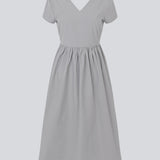 Lang kjole med korte ærmer og binde detalje. MalleMD long dress er figursyet og har et løst skørt samt en usynlig lynlås i siden.