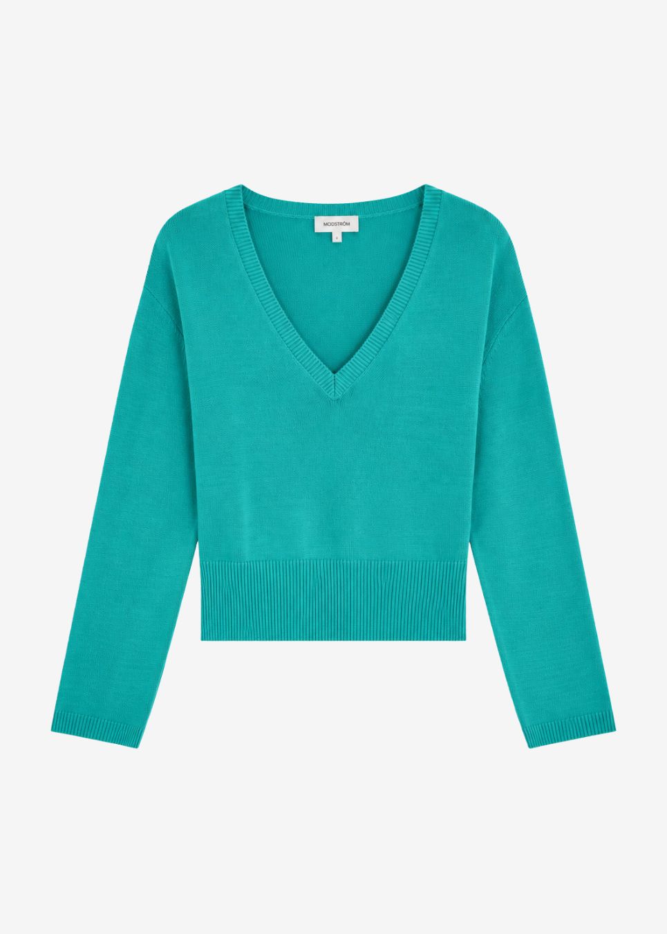 Kort strik med V-udskæring og lange ærmer. Malvamd v-neck er skabt i bomuld og afsluttet med ribkanter ved halsen, manchetterne og forneden. Brug den med højtaljede bukser eller en let nederdel.