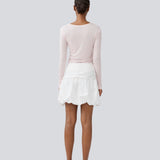 Kort nederdel i hvid med ballon effekt. MargotMD poplin skirt har en usynlig lynlås i siden. Modellen er 177 cm og har en str S/36 på.