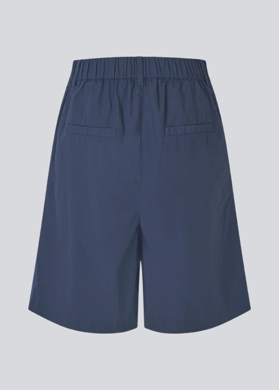 Habit short med brede ben i 100% økologisk bomuld. MaudeMD shorts har læg, sidelommer og elastik i taljen.
