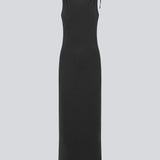 Lang figursyet kjole i sort i et elastisk materiale. MaverickMD long dress er ærmeløs og har en sløjfedetalje ved skulderen.
