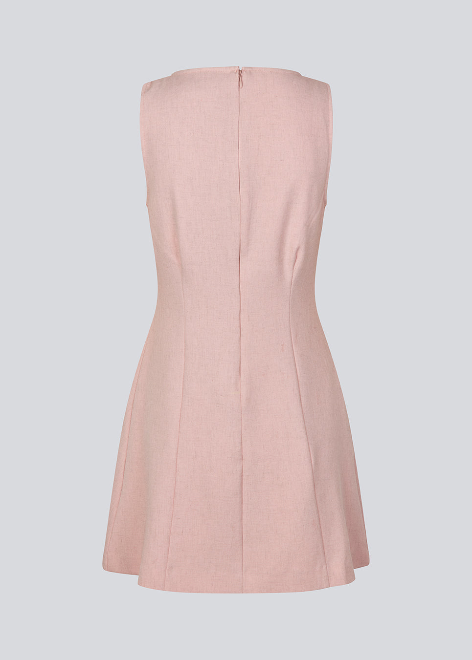 Figursyet kjole uden ærmer. MaxwellMD tank dress har en rund hals og en usynlig lynlås i ryggen.