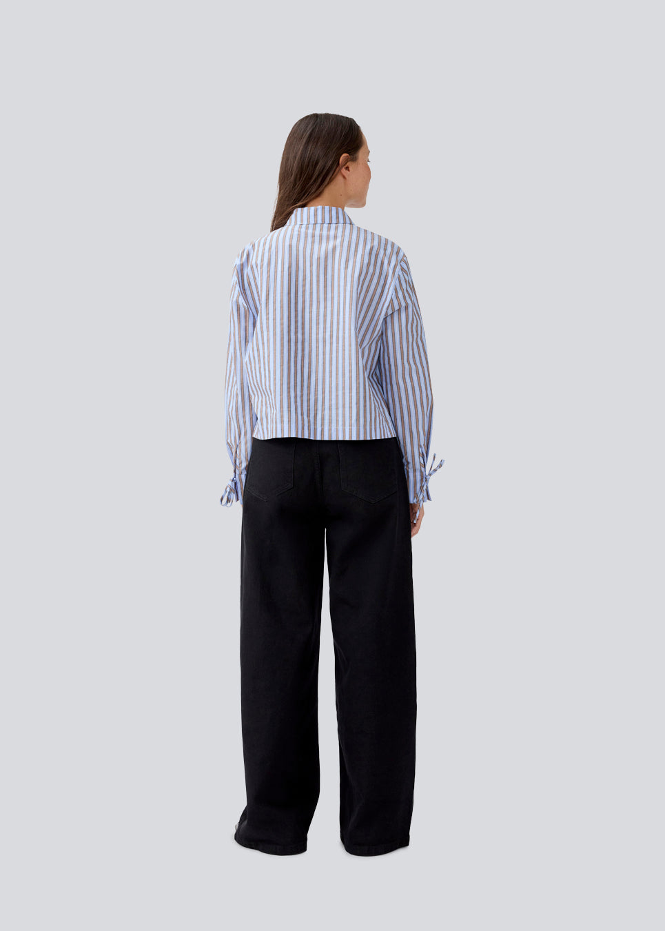 Cropped skjorte i bomuld med en løs pasform. MeyrickMD stripe shirt har brede ærmer, en brystlomme og manchet med slids og bindebånd.