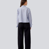 Cropped skjorte i bomuld med en løs pasform. MeyrickMD stripe shirt har brede ærmer, en brystlomme og manchet med slids og bindebånd.