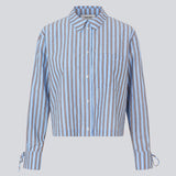 Cropped skjorte i bomuld med en løs pasform. MeyrickMD stripe shirt har brede ærmer, en brystlomme og manchet med slids og bindebånd.