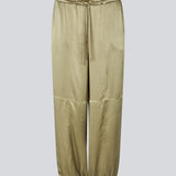 Parachute bukser i satin. MilanoMD pants har sidelommer og spændes med et bindebånd og i bunden.