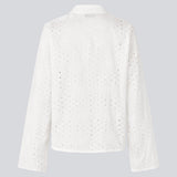 Løs skjorte i broderie anglaise. MisoMD shirt har lange brede ærmer og to knapper fortil.
