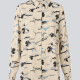 Klassisk skjorte med løs pasform. MistMD print shirt har lange ærmer, skjorte krave og en klappelukning fortil.