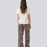 Bukser med vide ben i leo print. MoodMD print pants har sidelommer og elastik i taljen.