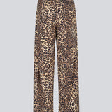 Bukser med vide ben i leo print. MoodMD print pants har sidelommer og elastik i taljen.