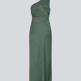 Lang one shoulder maxikjole i smuk grøn satin. NarcissaMD dress har en åben ryg med smukke detaljer og en usynlig lynlås i siden.