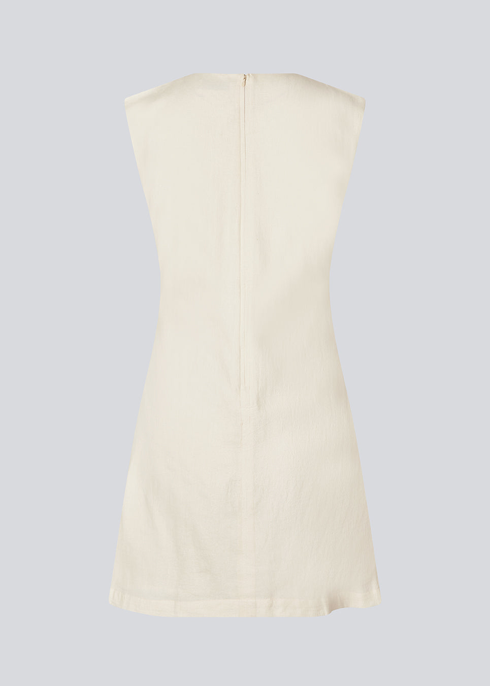 Ærmeløs hvid denim kjole i bomuld. NasirMD dress er firgursyet, har en rund hals og en usynlig lynlås i ryggen.