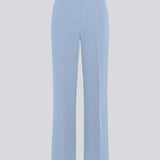 Klassiske bukser i lyseblå med pressefolder og lige ben. Nelli pants lukkes med en skjult lynlås i siden og har en skjult elastik indeni taljen for et mere komfortabelt fit. Modellen er 175 cm og har en størrelse S/36 på Indersøm (S/36): 82 cm Bukserne forlænges med 0,5 cm for hver størrelse.