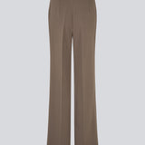 Klassiske bukser med pressefolder og lige ben. Nelli pants lukkes med en skjult lynlås i siden og har en skjult elastik indeni taljen for et mere komfortabelt fit.&nbsp; Indersøm (S/36): 82 cm Bukserne forlænges med 0,5 cm for hver størrelse.