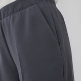 Klassiske bukser med pressefolder og lige ben. Nelli pants lukkes med en skjult lynlås i siden og har en skjult elastik indeni taljen for et mere komfortabelt fit. Modellen er 173 cm og har en størrelse S/36 på Indersøm (S/36): 82 cm Bukserne forlænges med 0,5 cm for hver størrelse.