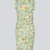 Tætsiddende kjole i lavet i 100% recycled polyester. Nettimd print dress har en flæsekant ved ærmegabet og rynke-detalje i siden. Kjolen har det smukkeste blomstret print, perfekt til sommeren.
