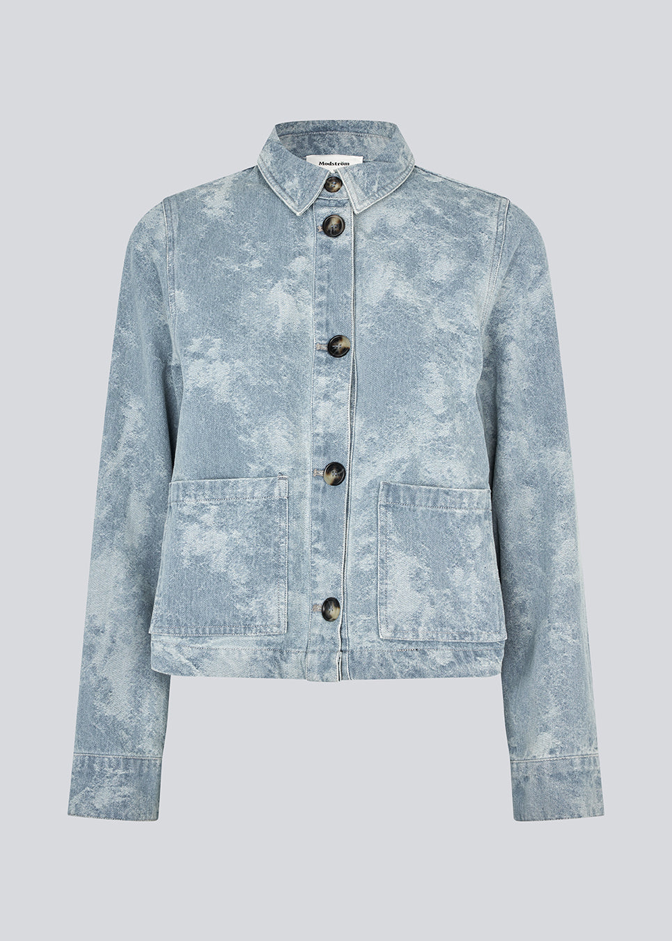 Denim jakke med en løs pasform og brede ærmer. Newlandmd jacket har to forlommer og knappelukning fortil.&nbsp;