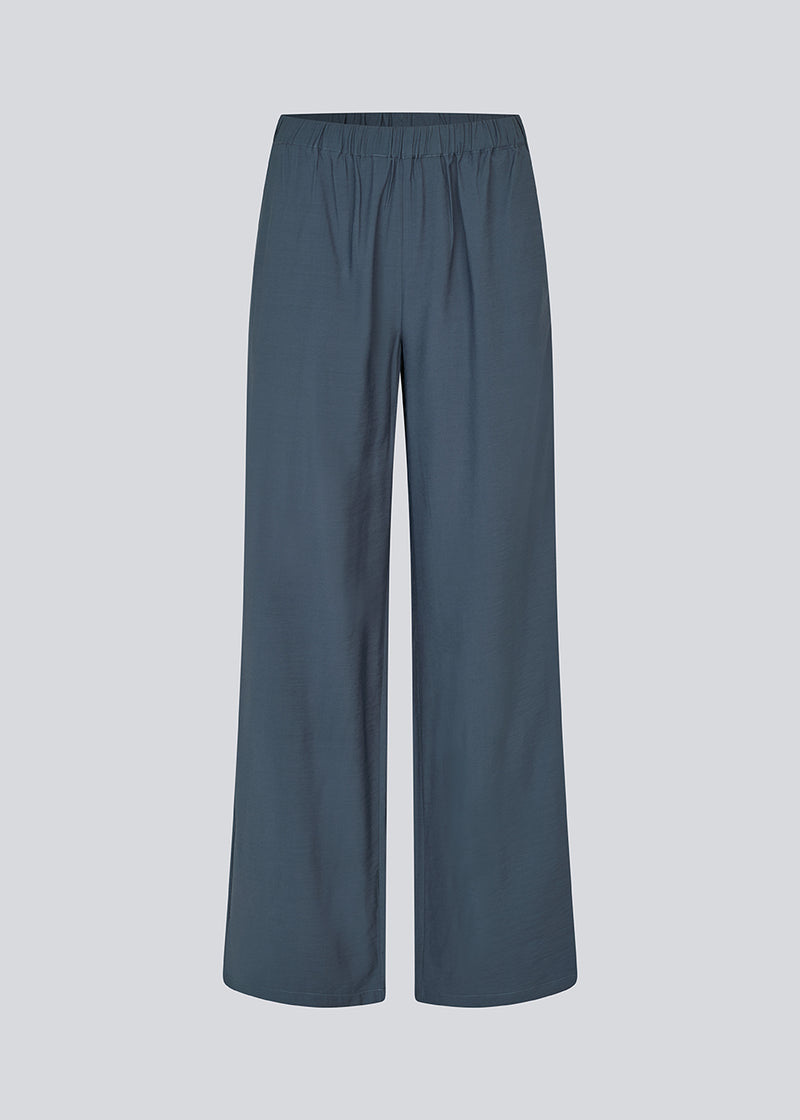 Bukser med brede med i EoVero viskose. NickiMD pants har en elastisk talje og sidelommer.