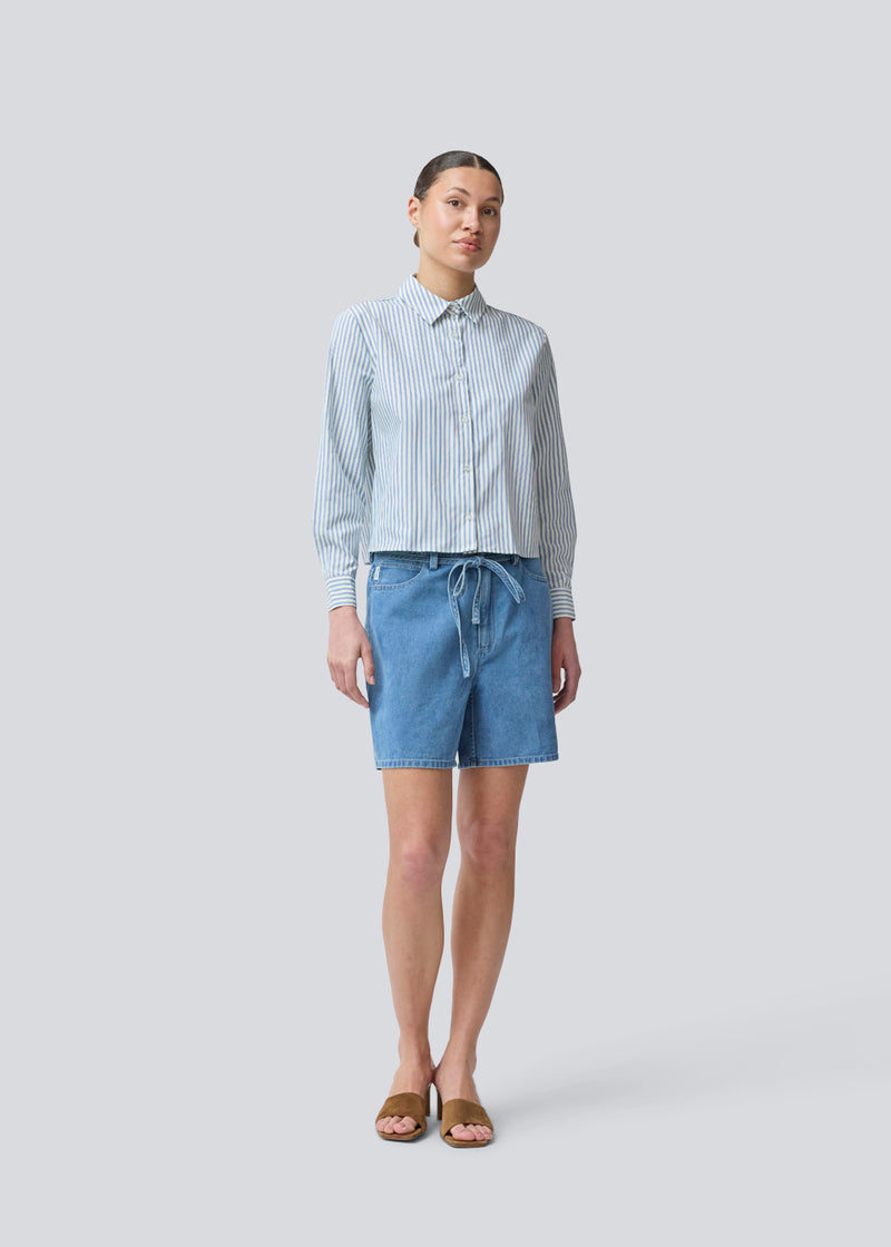 Klassisk skjorte med en løs pasform og lange ærmer. NikkoMD shirt har en skjorte krave og en knappelukning fortil.