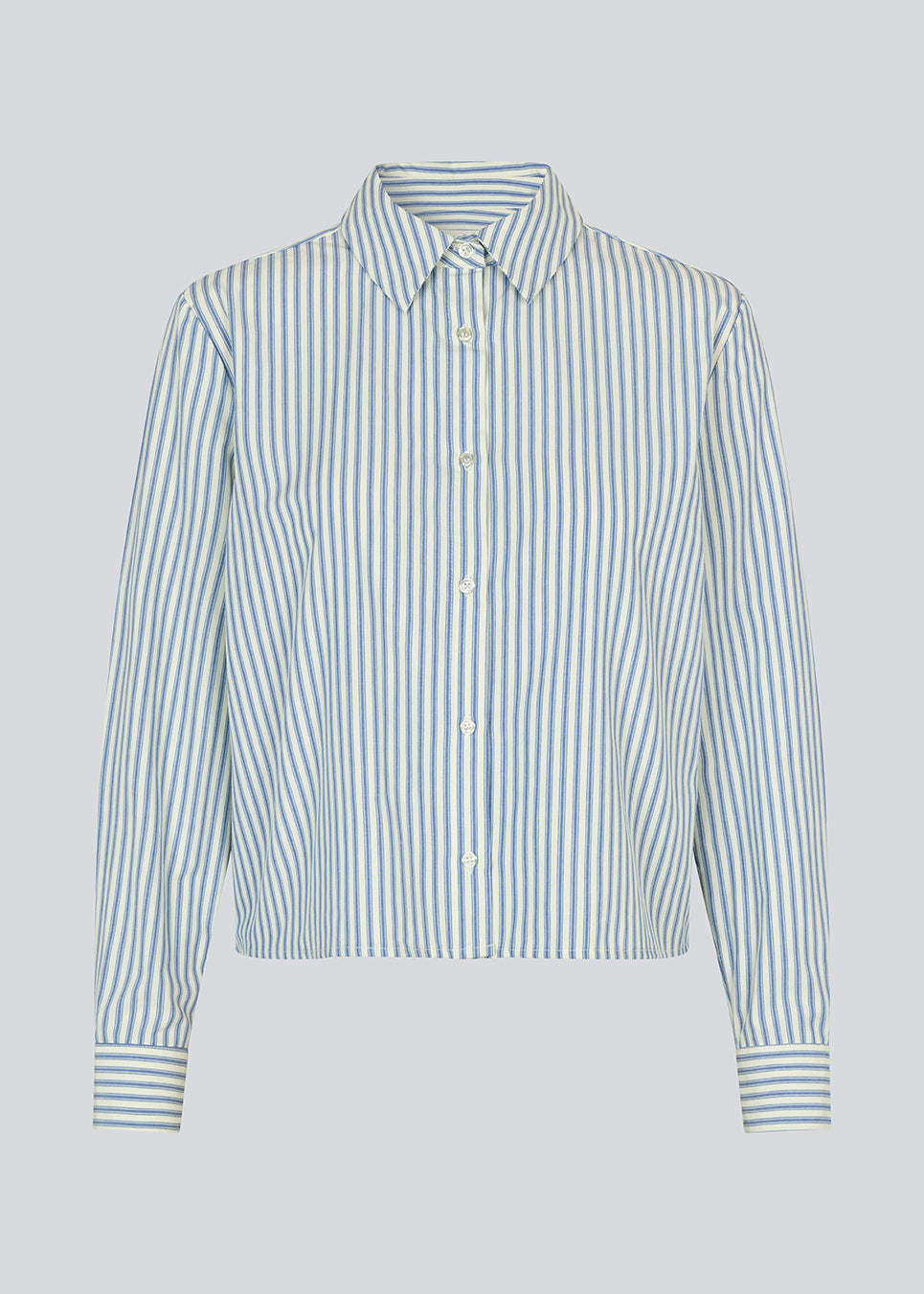Klassisk skjorte med en løs pasform og lange ærmer. NikkoMD shirt har en skjorte krave og en knappelukning fortil.
