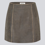 Klassisk kort a-formet læder-nederdel i Lammelæder medmellemhøj talje. NimaMD skirt haret vintage-inspireret look og en skjult lynlås isiden.