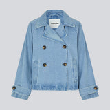 Oversized dobbeltradet jakke i denim. NimelMD jacket har en lav skuldersøm og lange, brede ærmer.
