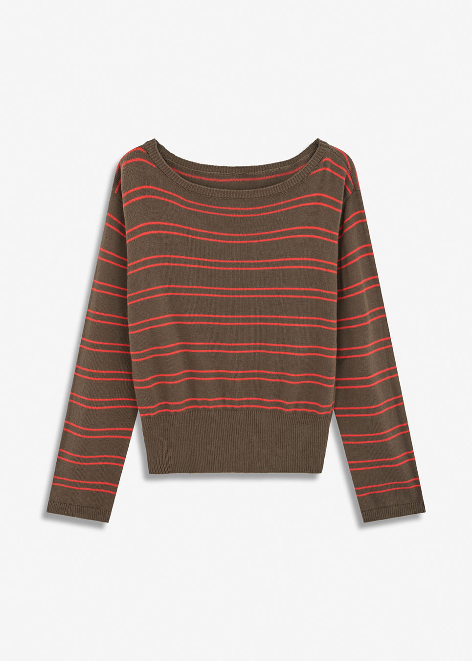 MalvaMD Boatneck er en strik med bred bådudskæring, lange ærmer, ribkanter og et stribet mønster. Style den med jeans eller klassiske bukser til et enkelt hverdagslook.