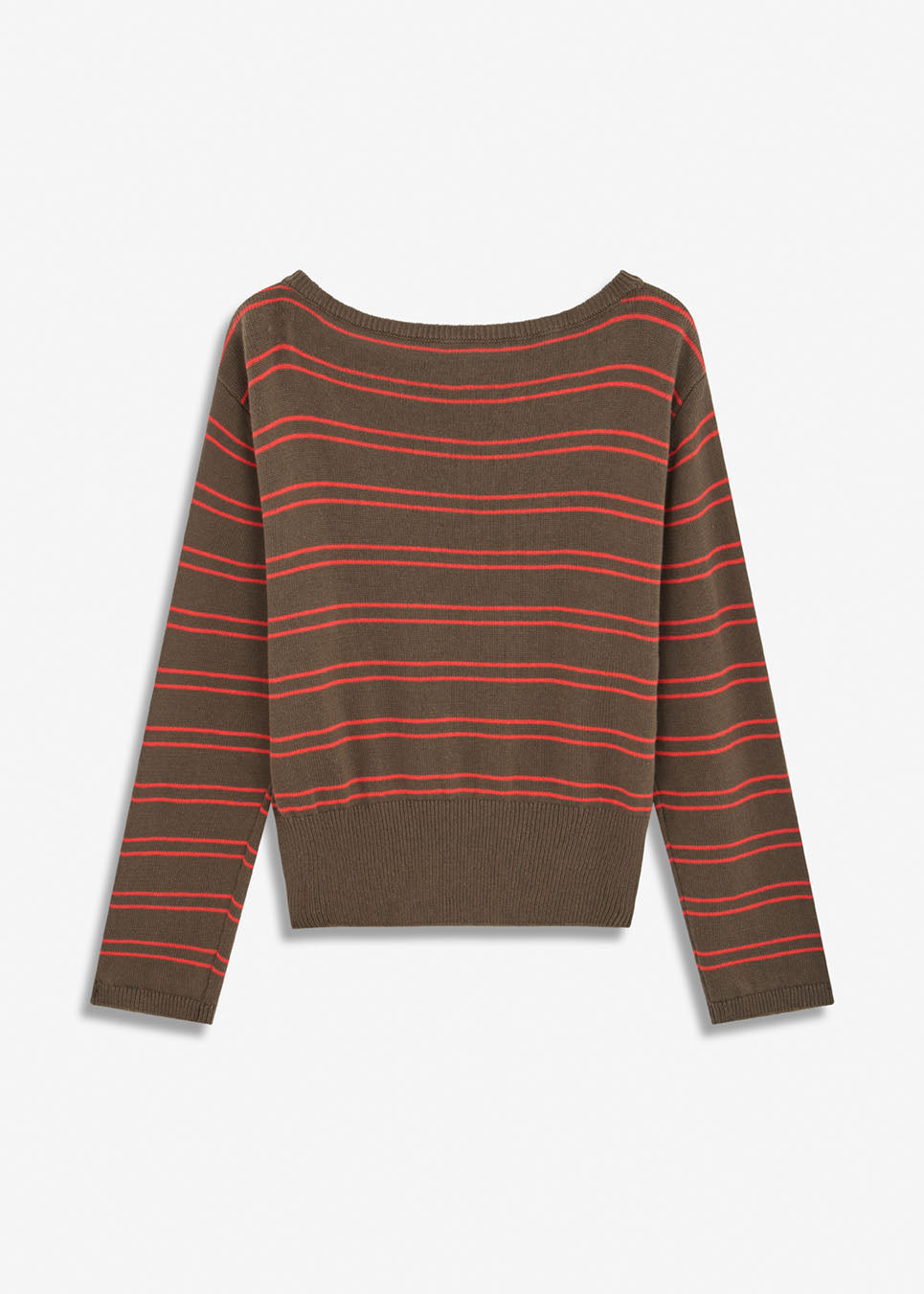 MalvaMD Boatneck er en strik med bred bådudskæring, lange ærmer, ribkanter og et stribet mønster. Style den med jeans eller klassiske bukser til et enkelt hverdagslook.