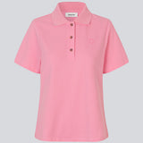 Kortærmet polo i lyserød/pink i 100% bomulds pique og med et broderet logo. NobuMD LS polo har en stolpelukning med 3 knapper.
