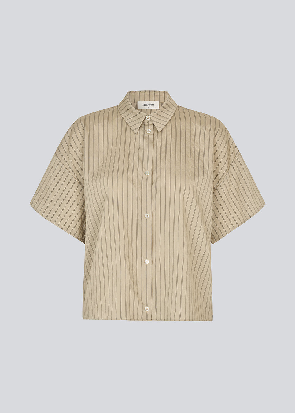 Klassisk kortærmet skjorte med knappelukning fortil. NolandMD shirt har en skjortekrave og en løs pasform.