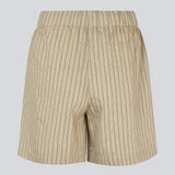 Løse shorts med bindebånd i taljen. NolandMD shorts har sidelommer og en elastisk talje.