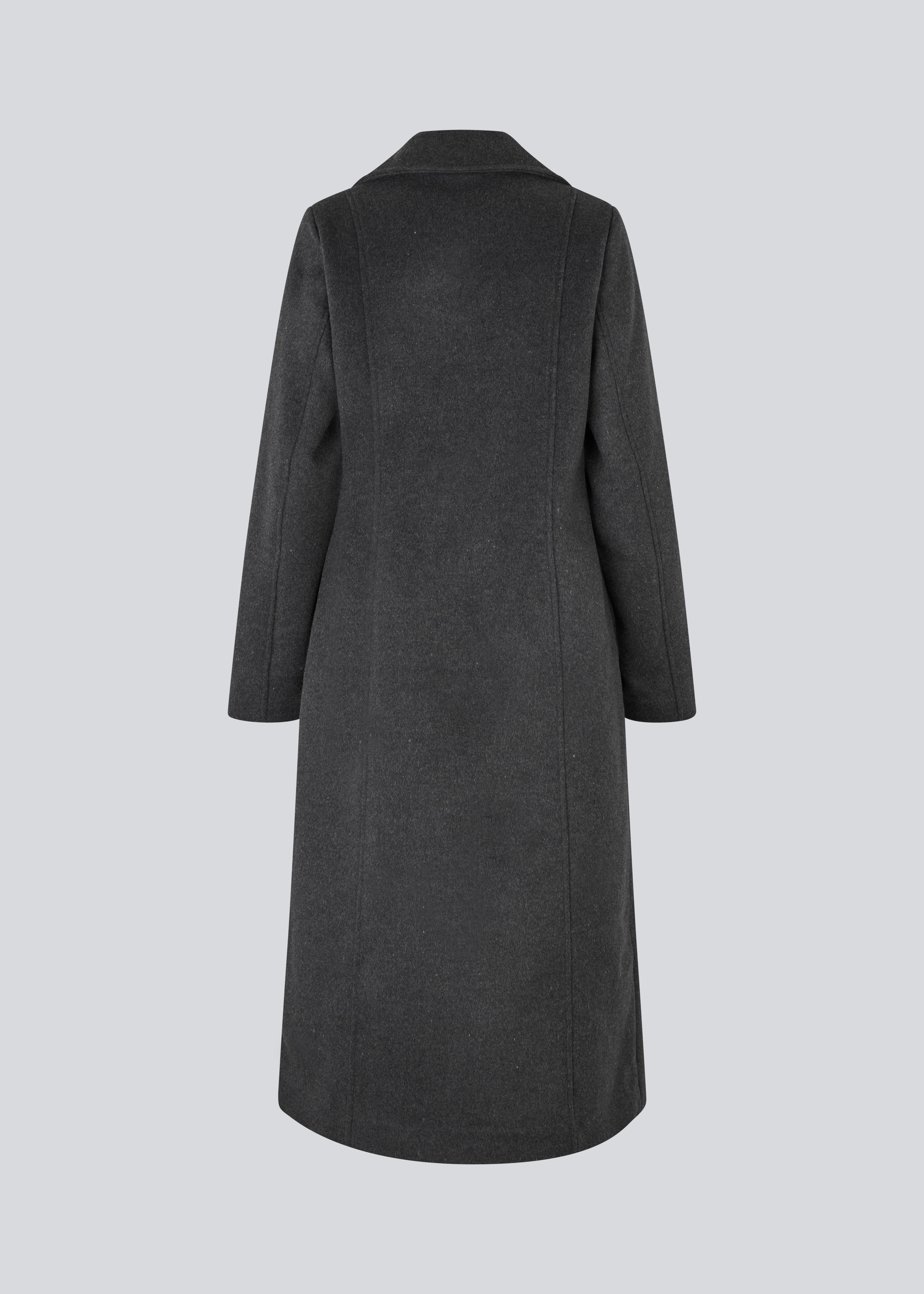 Klassisk, dobbeltradet uldfrakke med krave og revers. Olinamd coat er let figursyet, har foer og en slids bagpå. Modellen er 175 cm og har en str. s/36 på.