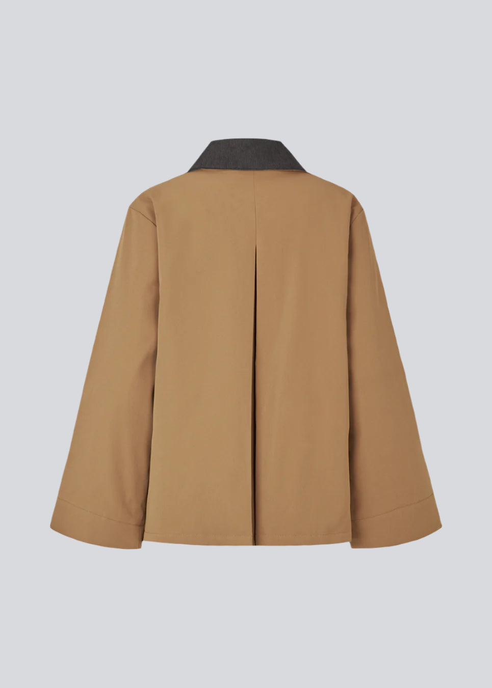 Løs jakke i beige med kontrast fløjlskrave i mørkebrun og skjult knappelukning. Orkidemd jacket har læg på rykken.&nbsp;